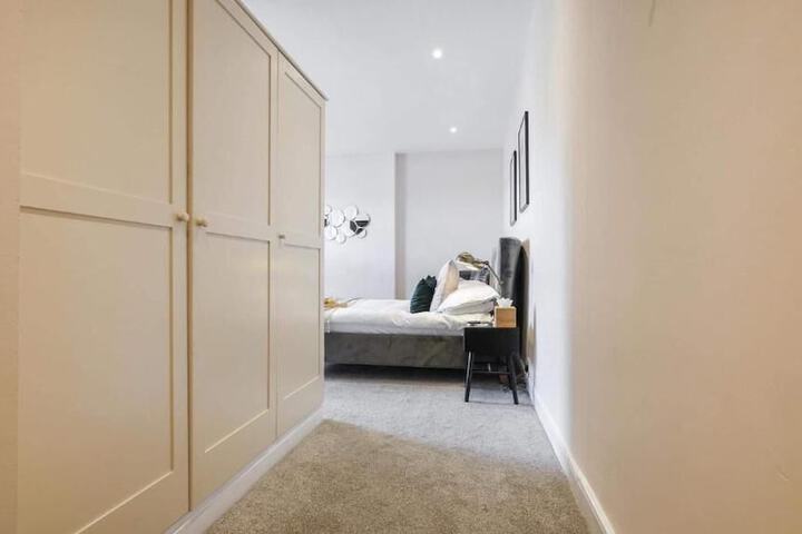 Room 4 of 35
