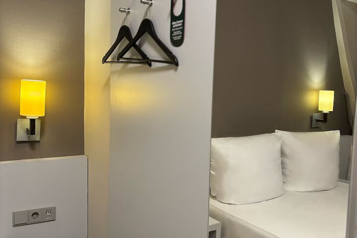 Room 16 of 26