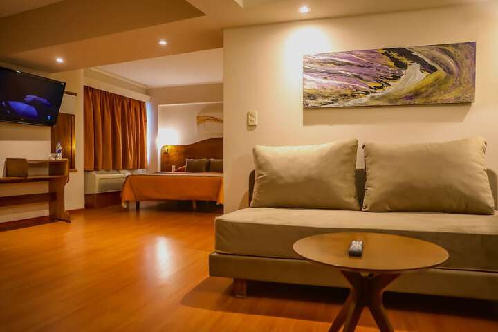 Room 25 of 43
