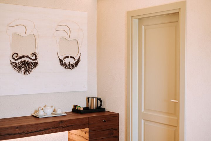 Room 8 of 74