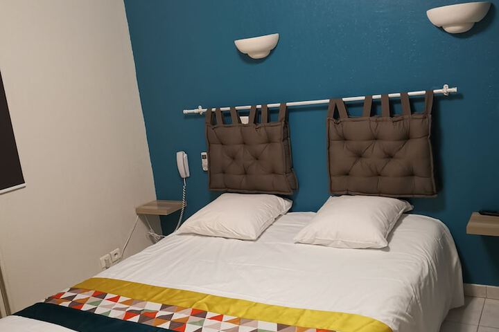 Room 12 of 33