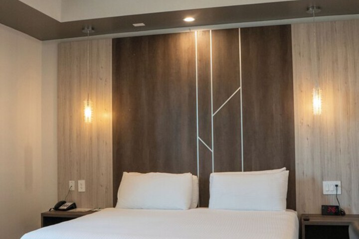 Room 14 of 33