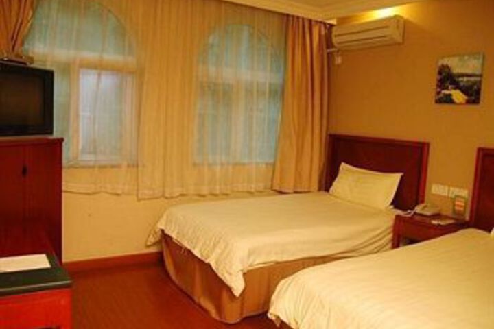 Room 5 of 15