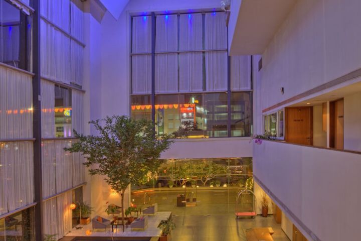 Entrance & Lobby