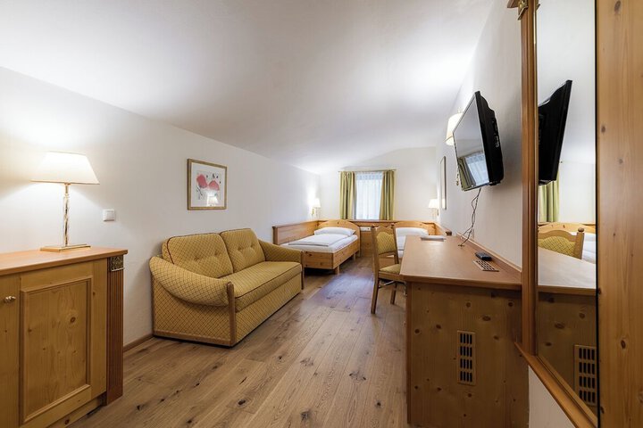 Room 52 of 199