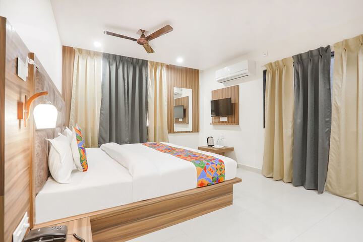 Room 12 of 25