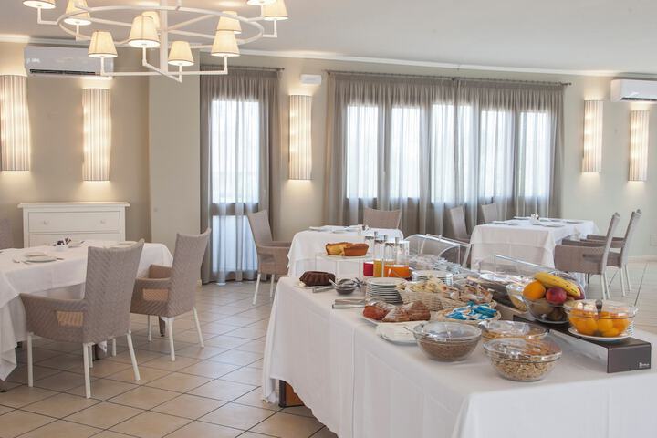 Breakfast area