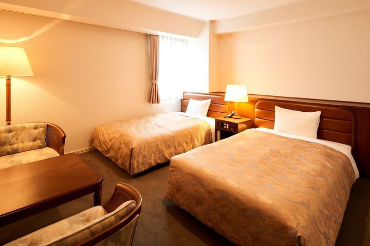 Room 10 of 80