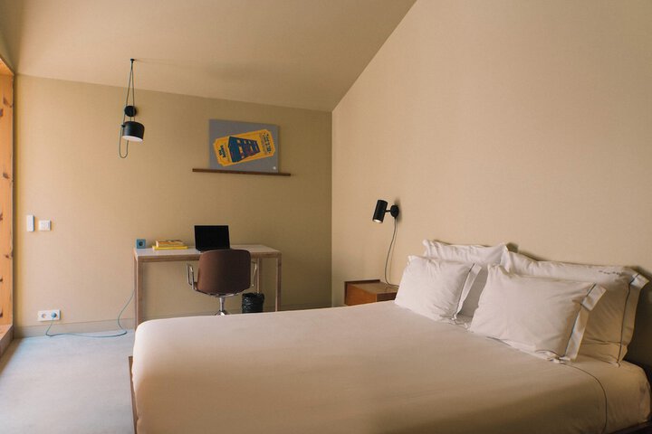 Room 3 of 82