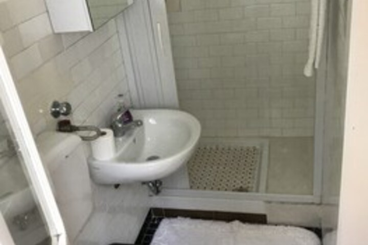 Room 2 of 27