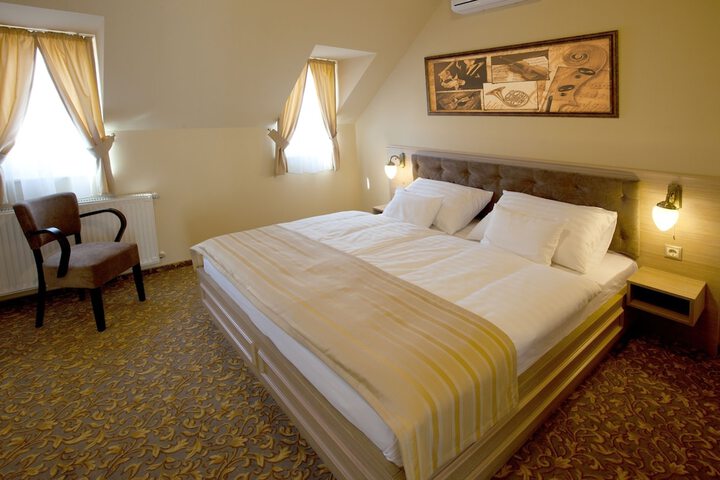 Room 4 of 27