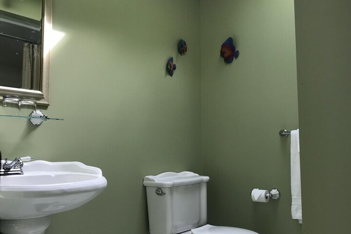 Room 9 of 28