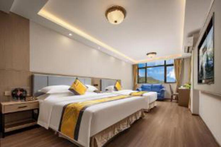 Room 10 of 11