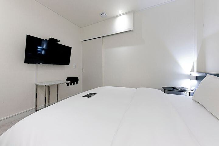 Room 10 of 52