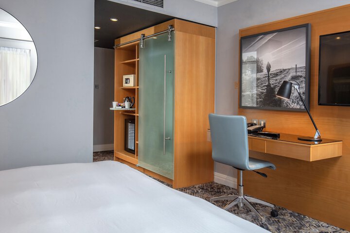 Room 10 of 52
