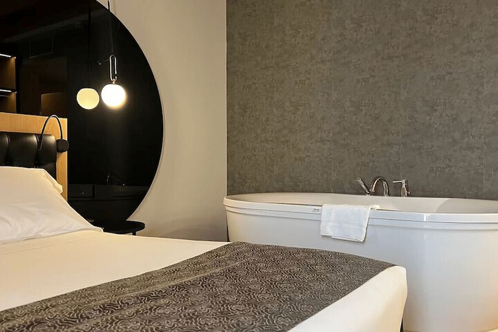 Room 56 of 233