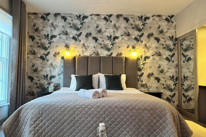 Room 27 of 64