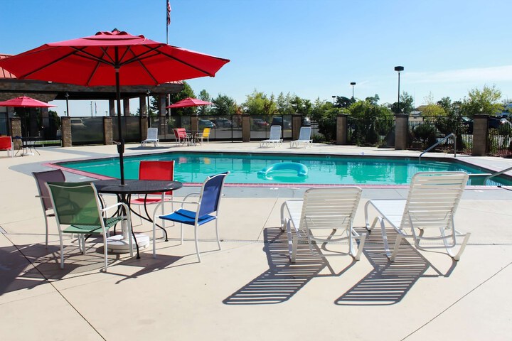 Hotel with Pool