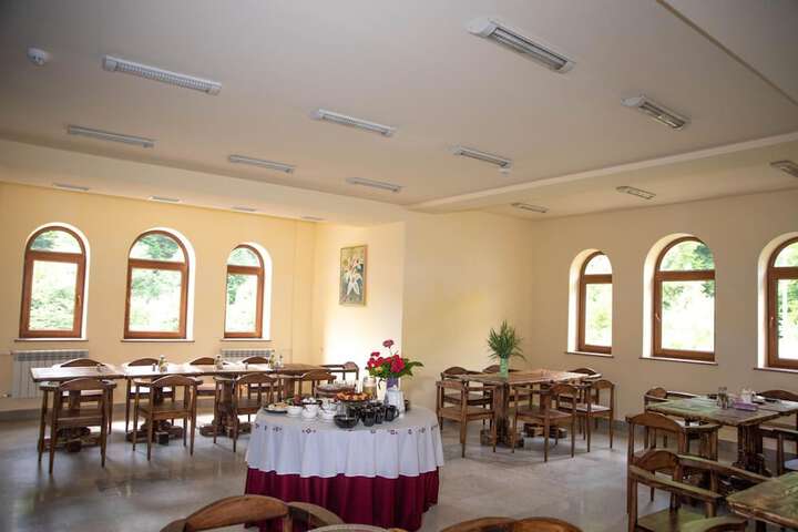 Dining 36 of 55