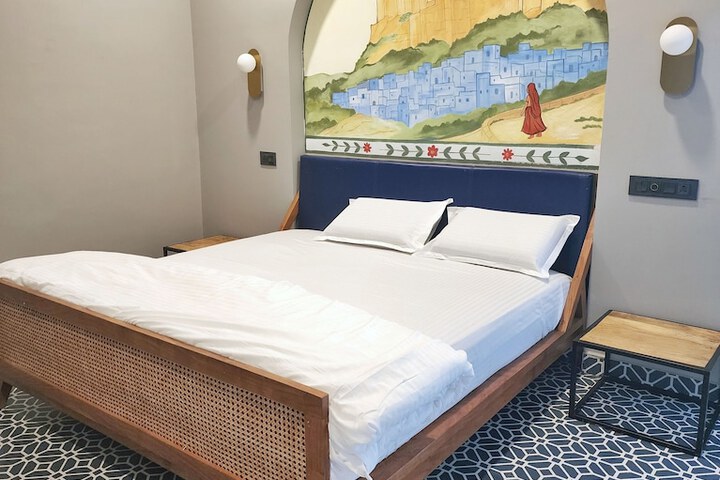 Room 11 of 26
