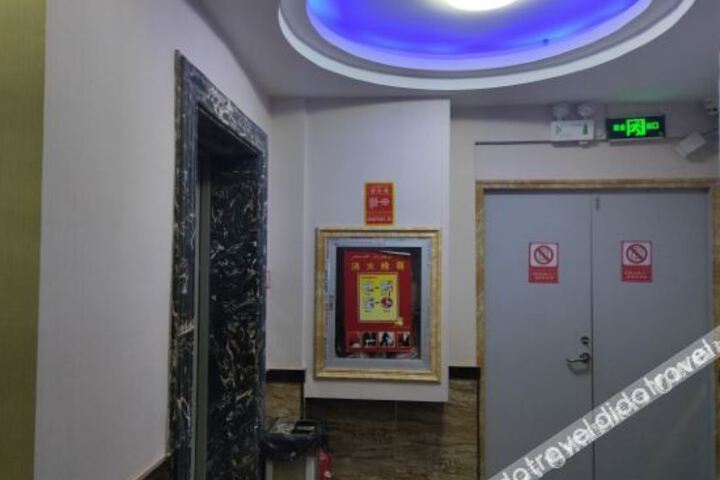 Hotel Interior 4 of 14