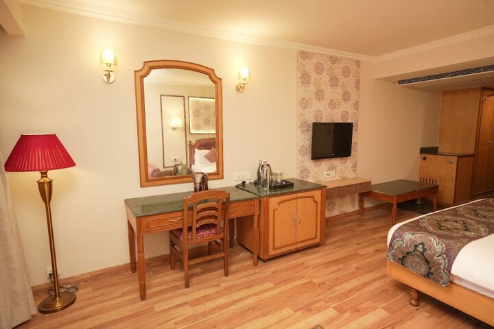 Room 15 of 38