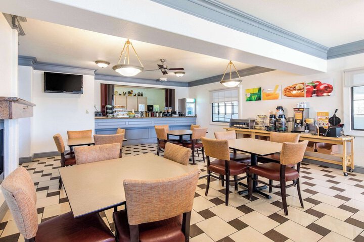 Breakfast/Coffee Service 84 of 94