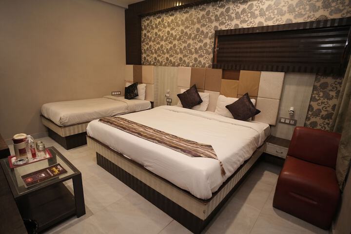 Room 10 of 25