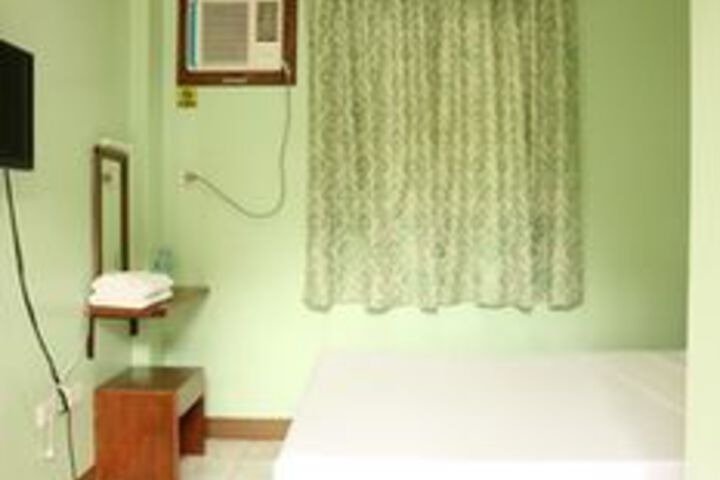 Room 9 of 35