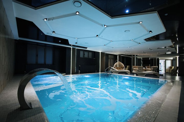 Pool 19 of 45