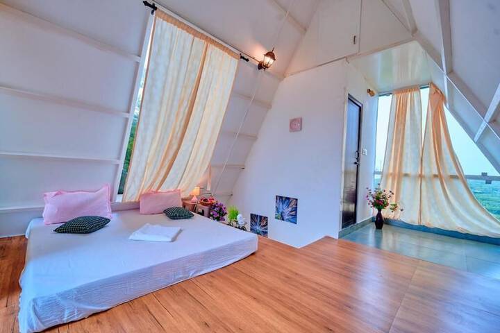 Room 2 of 86