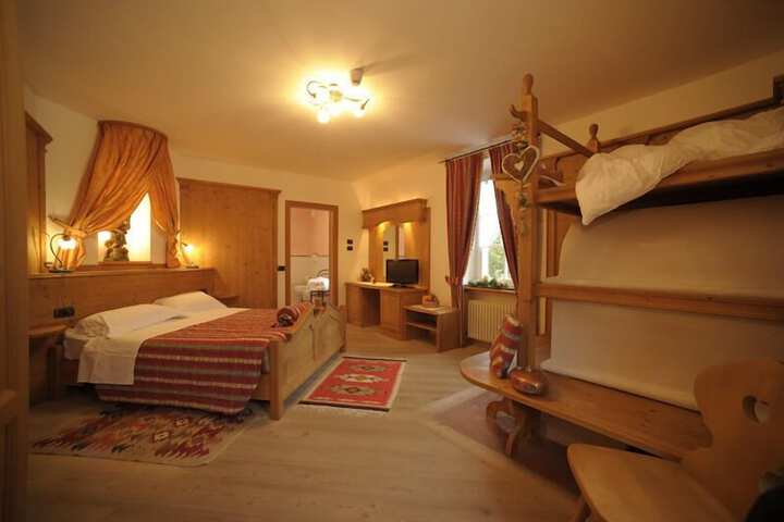 Room 6 of 35