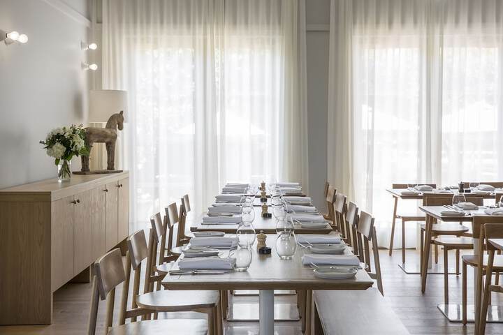 Dining 52 of 84