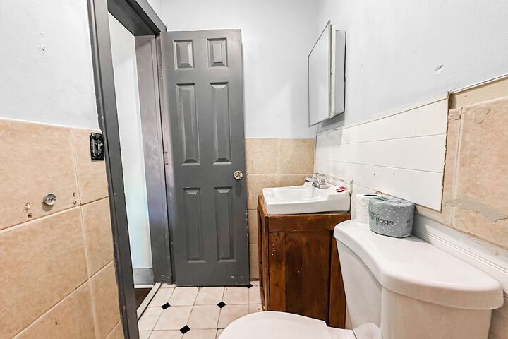 Room 52 of 110