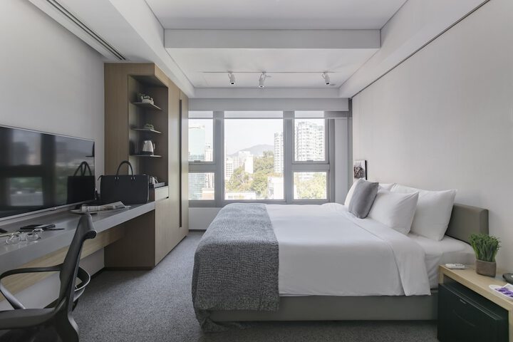 Room 31 of 82