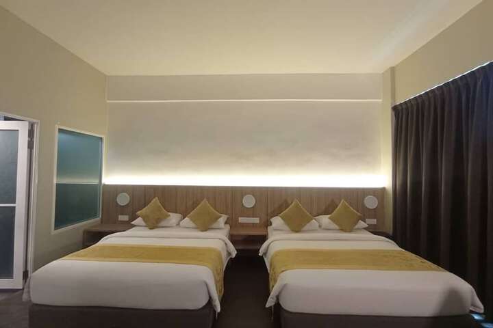 Room 12 of 25