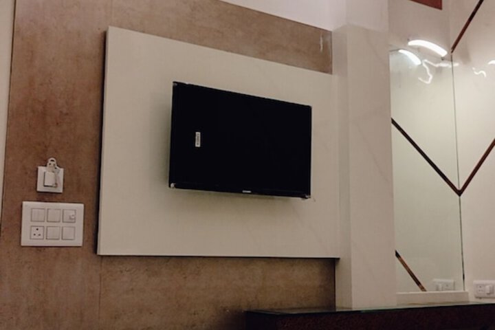 Room 10 of 17