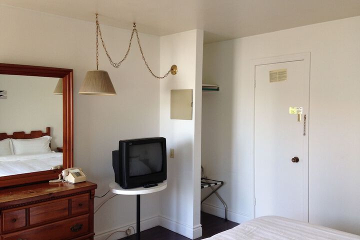 Room 15 of 46