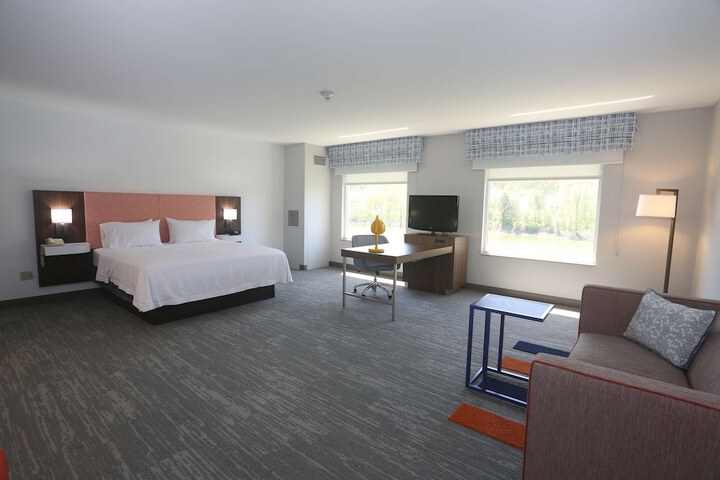 1 King Bed Water View with Sofa Bed (1 of 21)