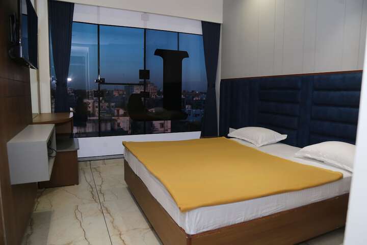 Room 10 of 26