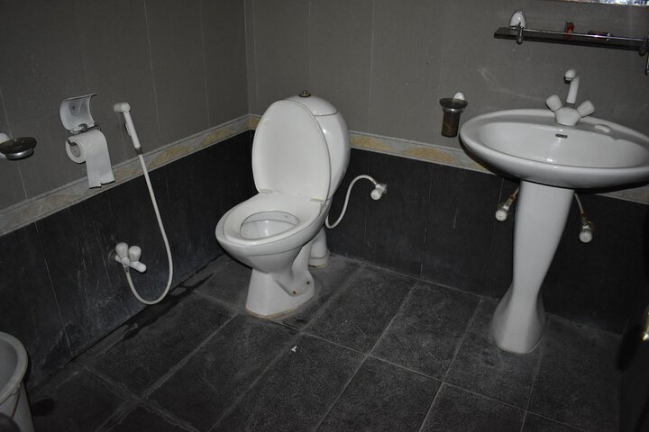 Room 7 of 8