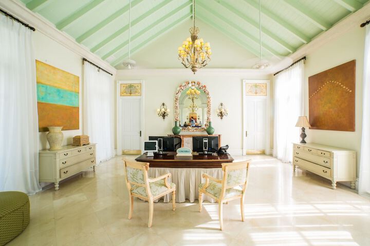 Concierge desk