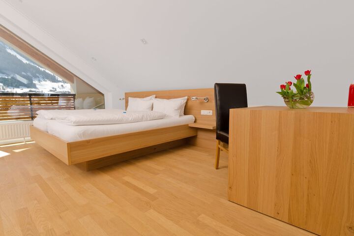 Room 5 of 86