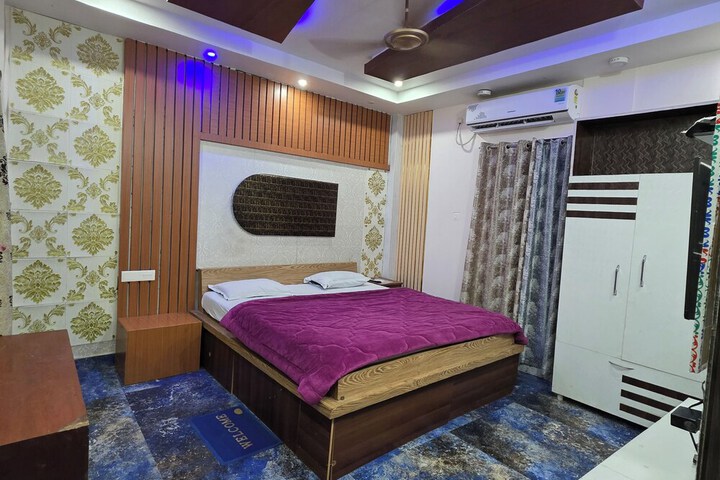 Room 7 of 16