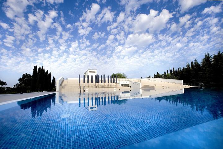 Pool 46 of 141