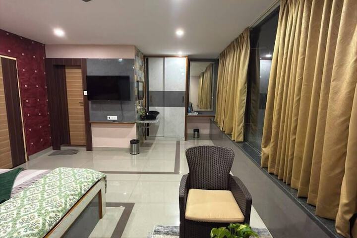 Room 9 of 18