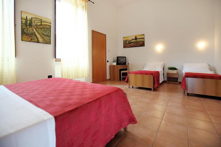 Room 10 of 32