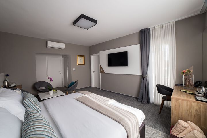 Room 21 of 31
