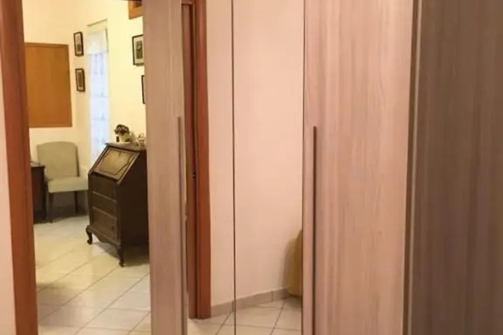 Room 3 of 10