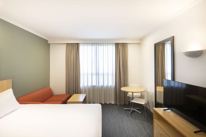 Room 9 of 28